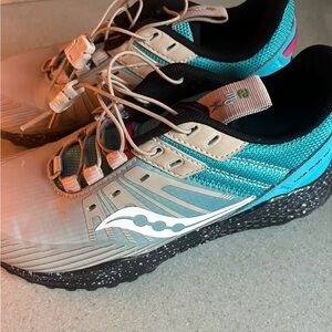 Saucony Women's Teal and Gray trail Athletic Shoes Sz 5.5 NWOB